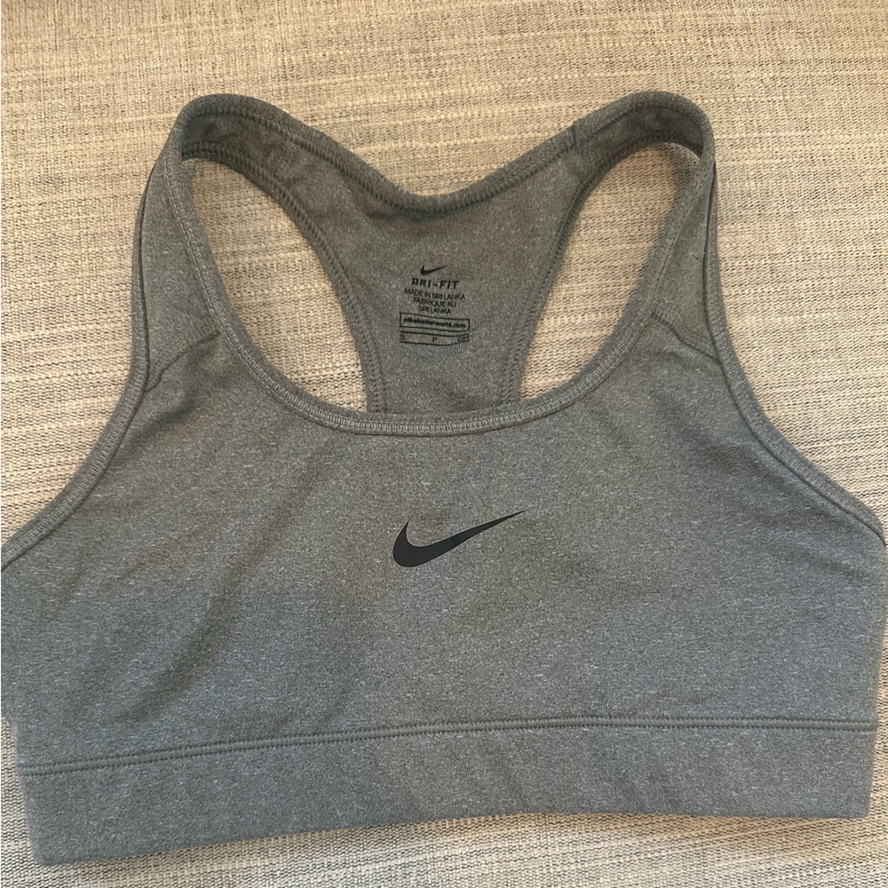 (4) Nike sports bras - Picture 3 of 14